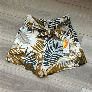 C&C California linen tropical Leaf Print Shorts size xs NWT